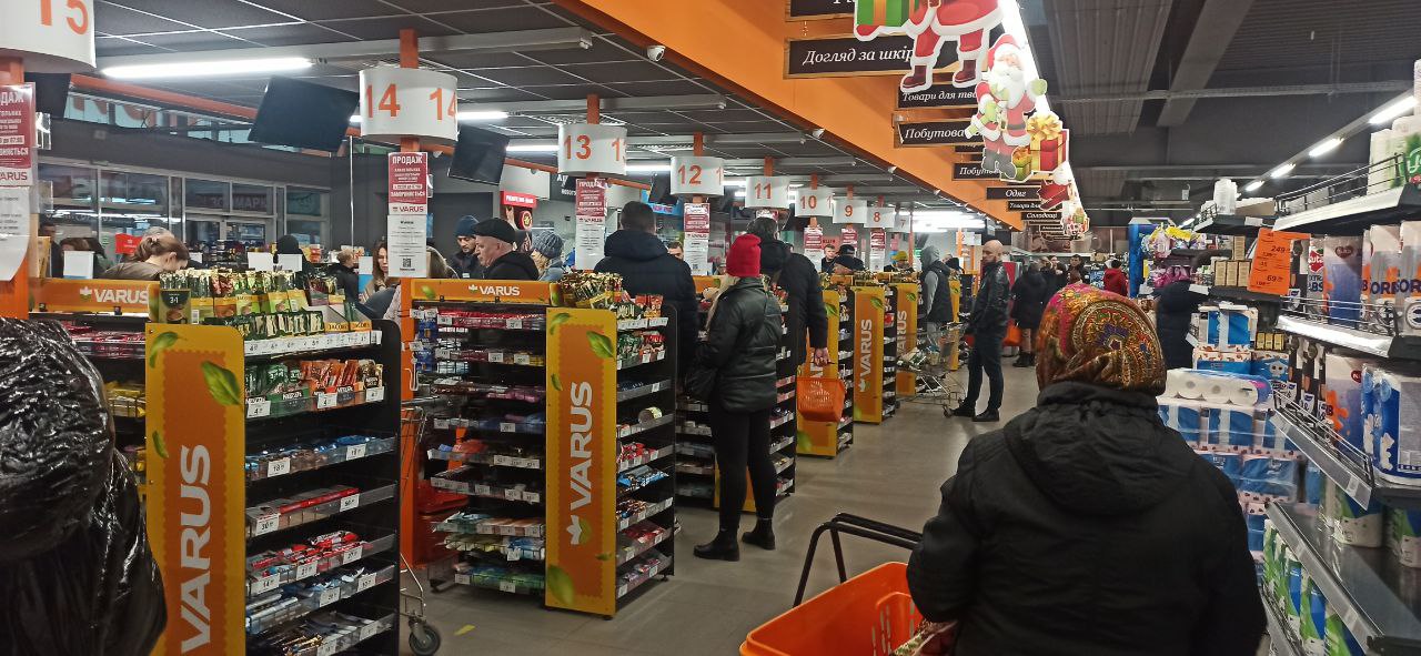Новости Днепра про Новогодняя суета: есть ли очереди в супермаркетах и ​​на почте в Днепре