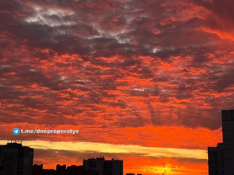 Новости Днепра про Красные облака: в Днепре сегодня был необычный рассвет