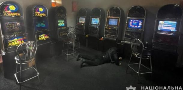 Подпольный зал игровых автоматов: в Запорожье задержали правонарушителей