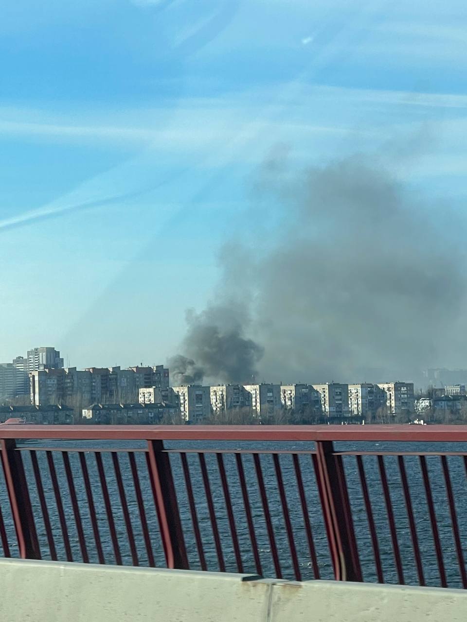Новости Днепра про Столб дыма видно за несколько километров: в центре Днепра начался масштабный пожар (ФОТО, ВИДЕО)
