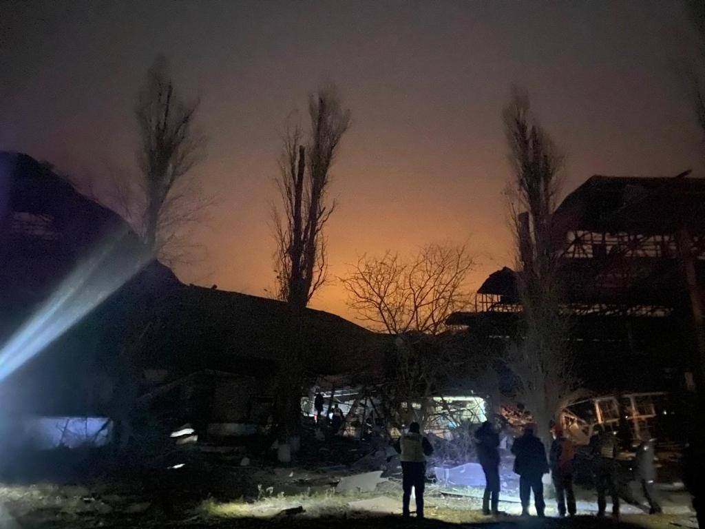 Новости Днепра про В ОП показали перші кадри з місця нічного ракетного удару по Кривому Рогу (ФОТО)
