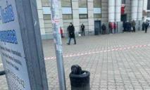 В Днепре на Вокзальной площади пенсионерка нашла гранату в мусорнике