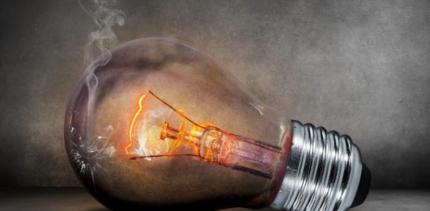 Веник, турка и одна лампа на квартиру: как правильно экономить электричество (СОВЕТЫ)