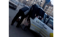 Новий виток бізнесу: у Дніпрі водій таксі Uklon продає лосини