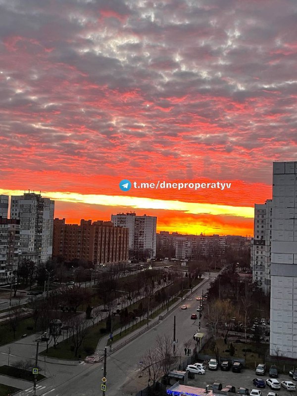 Новости Днепра про Красные облака: в Днепре сегодня был необычный рассвет