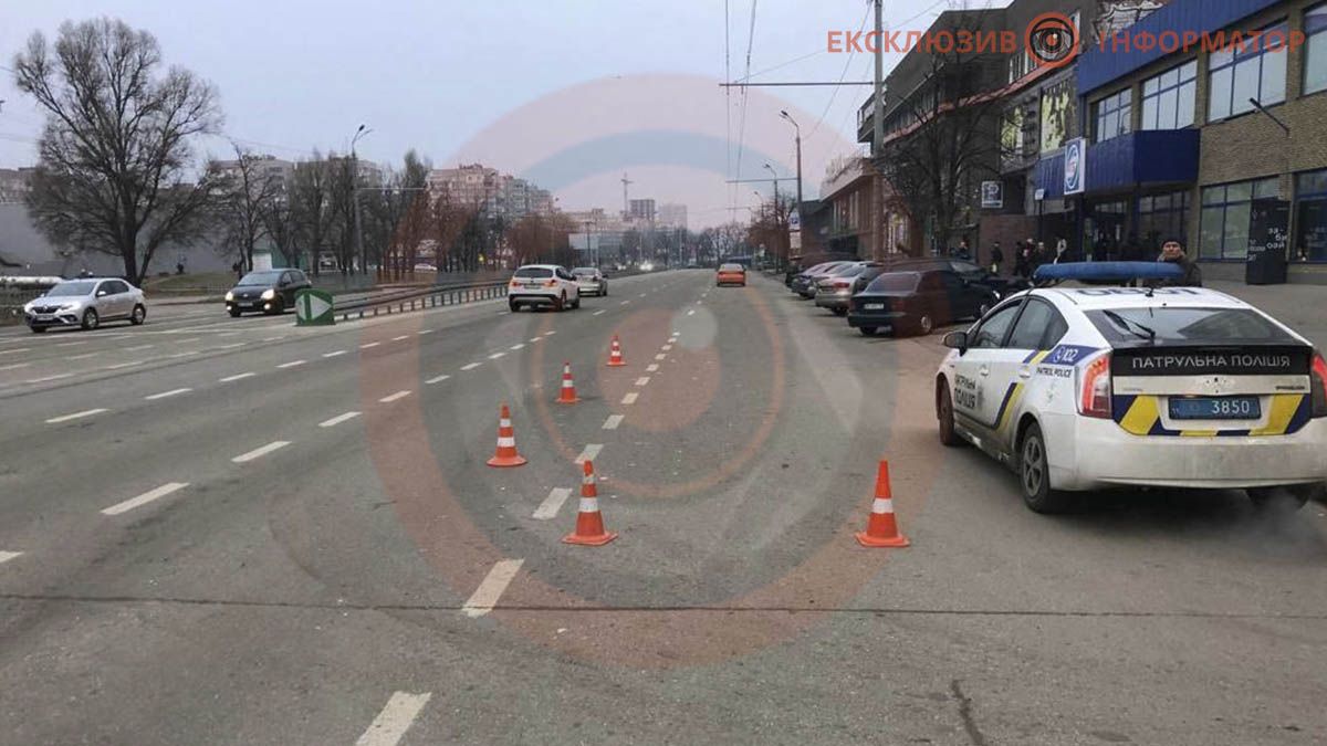 Новости Днепра про В Днепре на проспекте Героев иномарка сбила мужчину: он умер в больнице