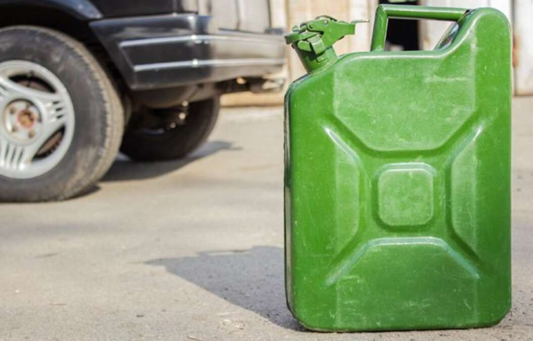Новости Днепра про В Днепре водитель украл с завода 770 литров бензина