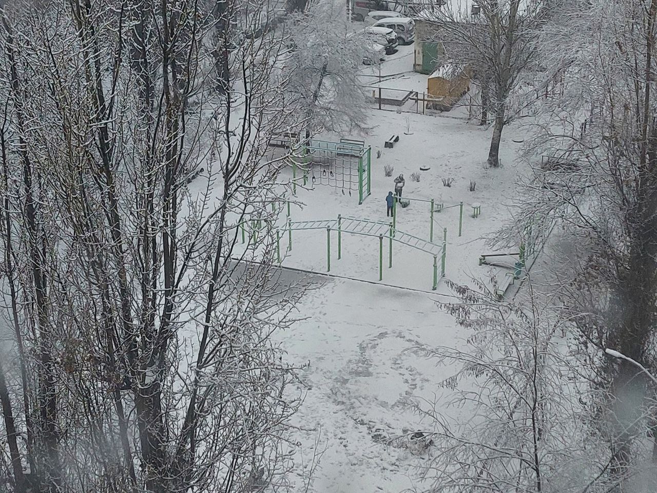 Новости Днепра про Зимова казка: як виглядають засніжені вулиці Дніпра (ФОТО)