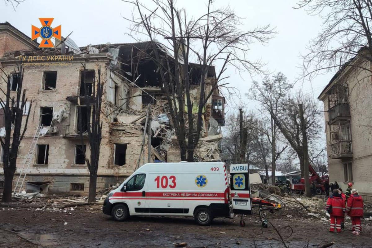 Новости Днепра про В каком состоянии потерпевшие в результате попадания ракеты в жилой дом в Кривом Роге