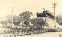«Тимчасовий» пам’ятник, що простояв понад 70 років: історія «танка» у Дніпрі (ФОТО)