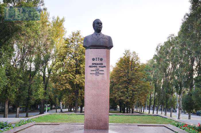 Новости Днепра про У Кам'янському відмовилися демонтувати пам'ятник Брежнєву і назвали причини