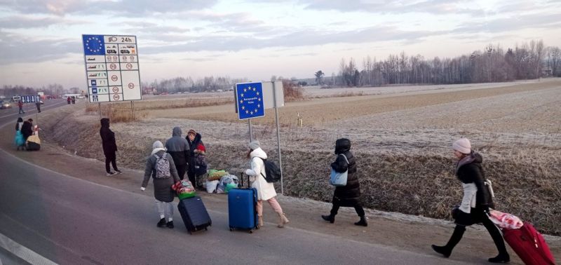 Новости Днепра про В Украине выезд за границу запретили тысячам женщин: кого это касается