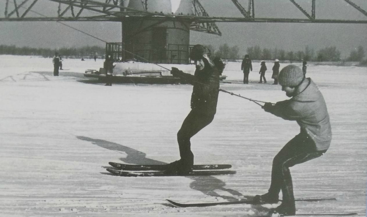 Новости Днепра про На лыжах по реке и вылет на санках в балку: как раньше зимой развлекались в Днепре