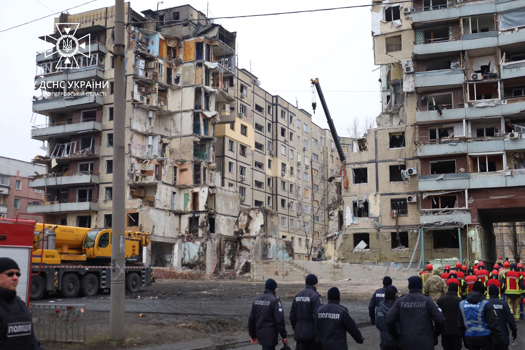Новости Днепра про В Днепре почтили память погибших в результате ракетного удара по многоэтажке