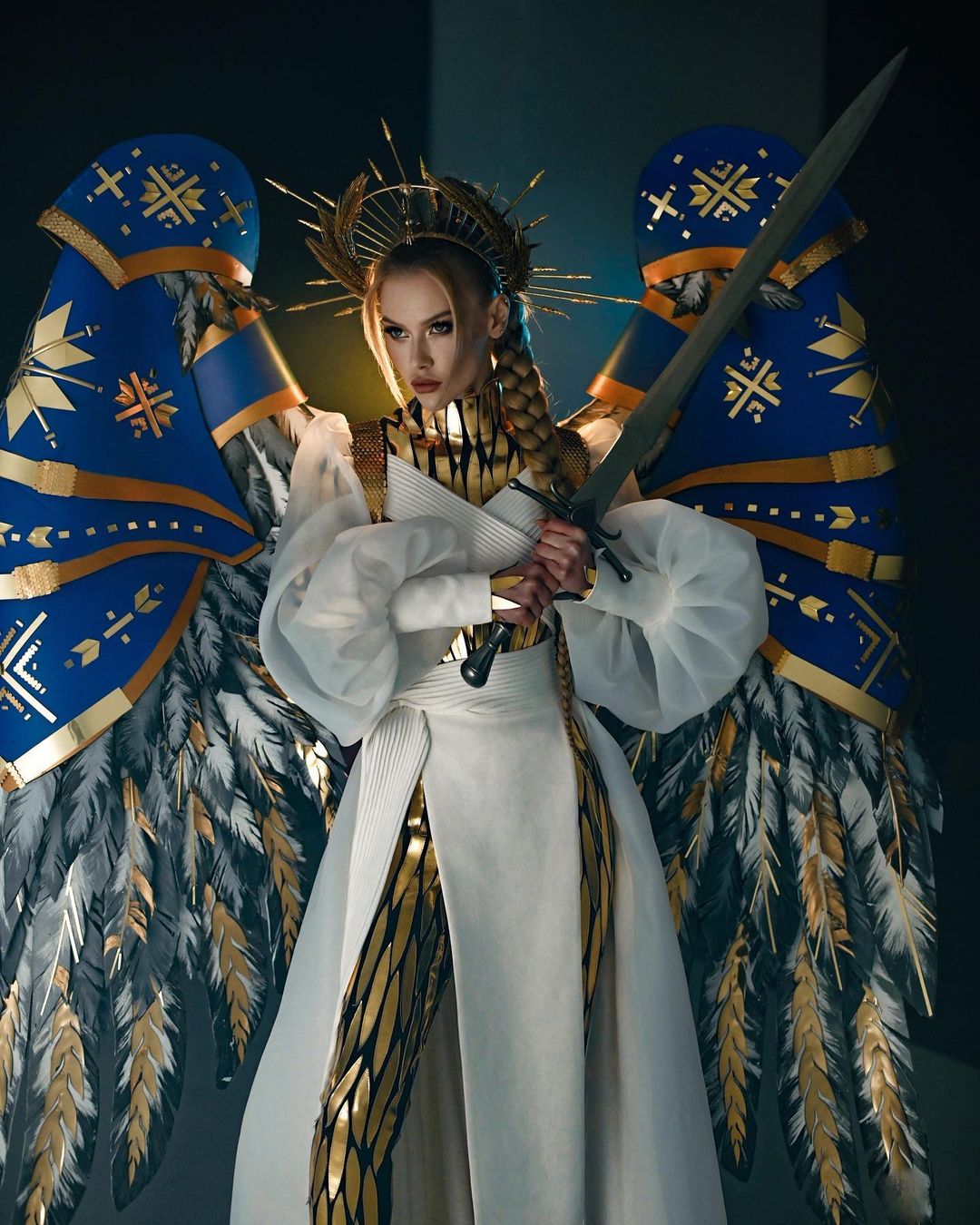 Новости Днепра про З крилами і мечем: у мережі показали феєричний виступ українки на конкурсі краси (ВІДЕО)