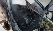 У Кривому Розі на автомийці спалахнув автомобіль (ФОТО)