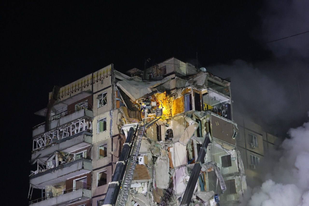 Новости Днепра про Ракетная атака на Днепр: что происходит у разрушенной многоэтажки