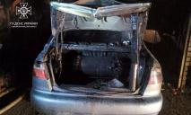 Сгорело авто: в Днепре в Индустриальном районе вспыхнул гараж