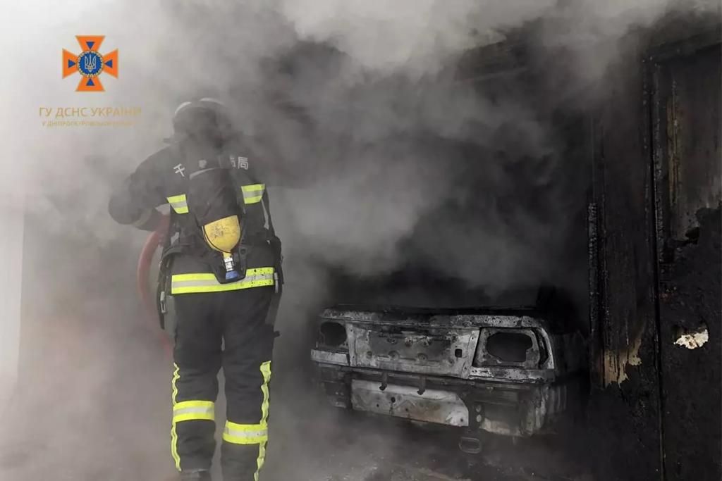 Новости Днепра про В Каменском мужчина получил серьезные ожоги, пытаясь собственноручно потушить пожар в гараже