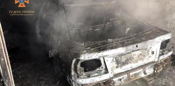 В Каменском мужчина получил серьезные ожоги, пытаясь собственноручно потушить пожар в гараже
