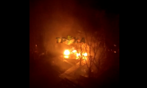 У Дніпрі на ж/м Тополя-2 сталася пожежа біля гаражів: коментар ДСНС