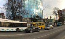 У Дніпрі популярні автобуси знову курсуватимуть за звичними маршрутами