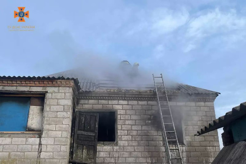 Новости Днепра про Пламя выбивалось с крыши: в Днепре горел жилой дом
