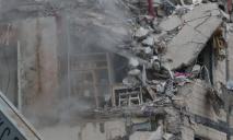 33 людини ще можуть перебувати під завалами зруйнованого будинку у Дніпрі