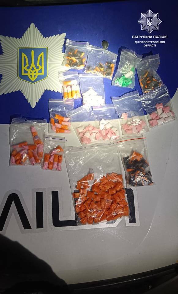 Новости Днепра про 200 наркозакладок: у Дніпрі поліцейські виявили у перехожого заборонені засоби