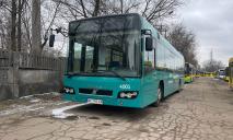 Від сьогодні у комунальних автобусах Дніпра запрацює безготівкова оплата