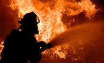 Є загиблий: у Синельниківському районі вночі сталася пожежа у п’ятиповерхівці