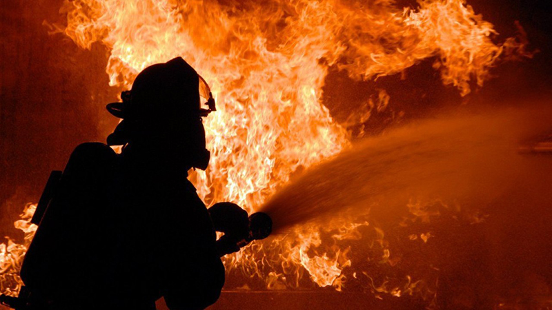 Новости Днепра про Є загиблий: у Синельниківському районі вночі сталася пожежа у п'ятиповерхівці