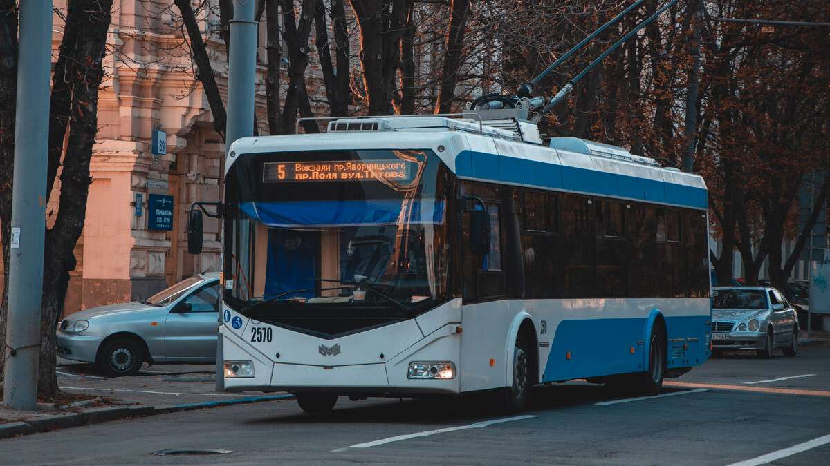 Новости Днепра про У Дніпрі рух технічних рейсів трамваїв та тролейбусів зупинено