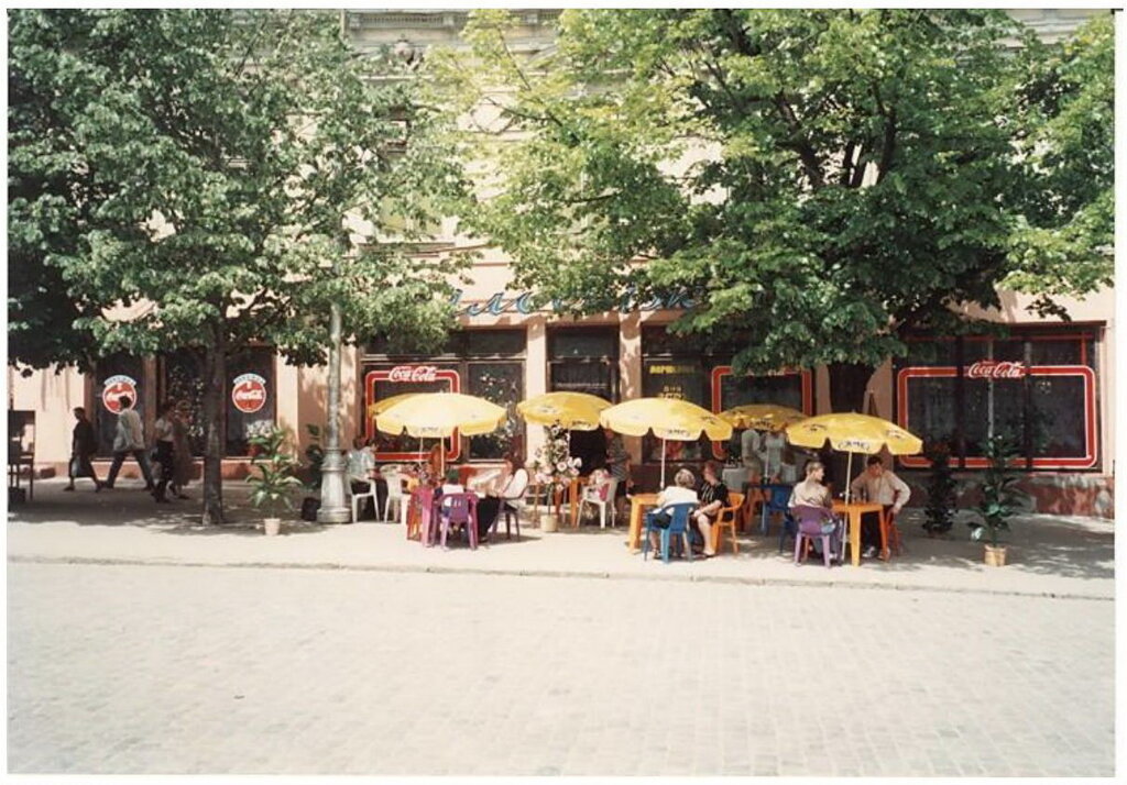 Новости Днепра про «Зацепери», пиріжки в центрі та таксофони: як виглядав Дніпро у 1990-х роках (ФОТО)