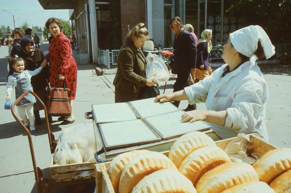 Новости Днепра про «Зацепери», пиріжки в центрі та таксофони: як виглядав Дніпро у 1990-х роках (ФОТО)