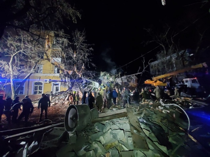 Новости Днепра про Ракетный удар по жилому дому в Краматорске: количество погибших возросло до трех