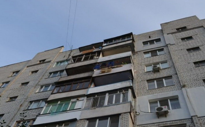 Новости Днепра про Употреблял наркотики: в Днепре мужчина выпал с балкона на 9 этаже