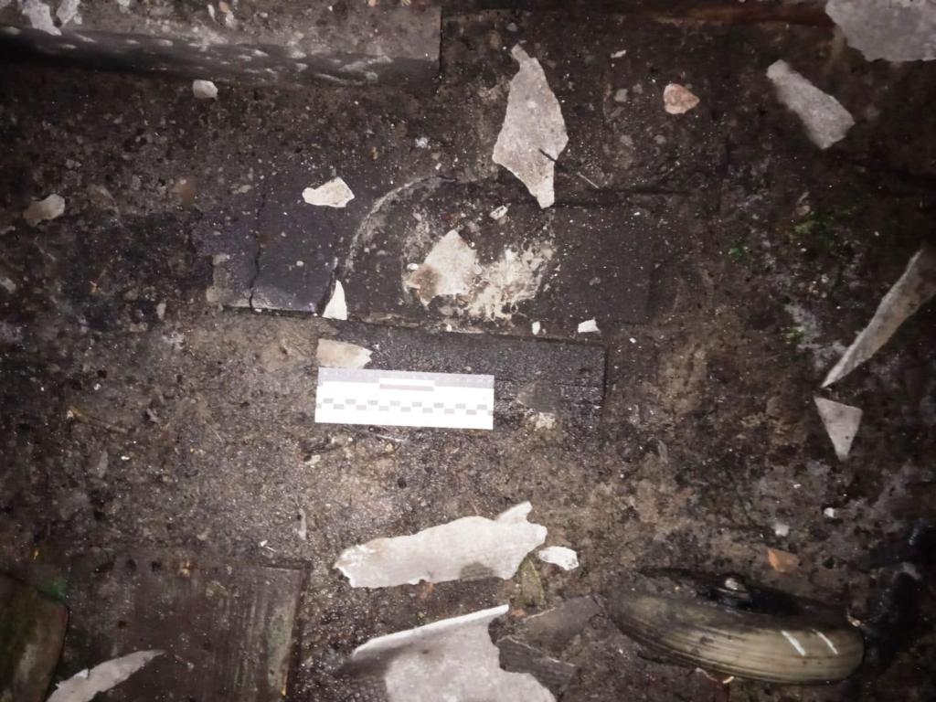Новости Днепра про На Дніпропетровщині чоловік кинув гранату в чуже подвір'я: у нього вдома знайшли ще зброю