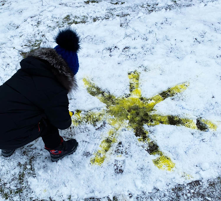 Новости Днепра про Патріотичні сніжні картини: діти Дніпрпетровщини підтримують воїнів ЗСУ
