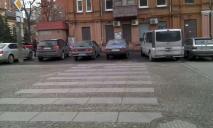 Автохами заполонили город: в Днепре за неделю наказали более 3000 «мастеров» парковки