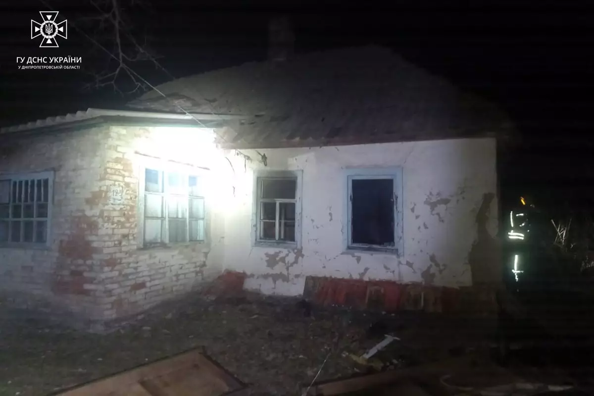 Новости Днепра про Згорів у будинку: у Нікополі виявили тіло чоловіка на місці пожежі