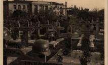 В Днепре на территории одной из больниц нашли немецкое кладбище (ФОТО)