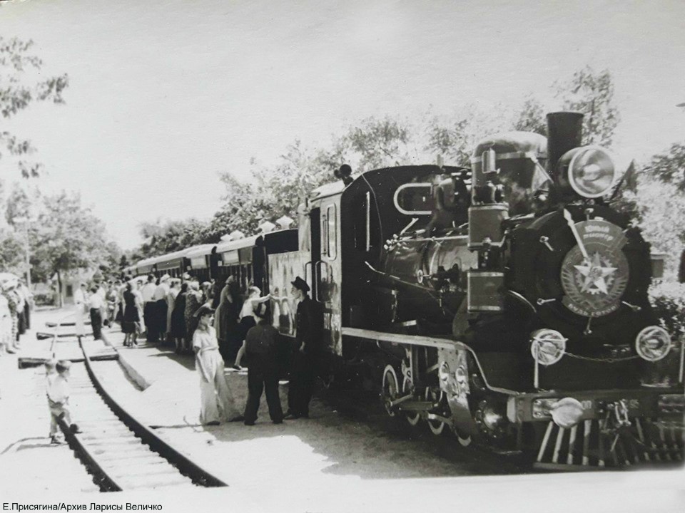 Новости Днепра про Вагони з опаленням, депо та дві станції: як раніше виглядала дитяча залізниця у Дніпрі (ФОТО)