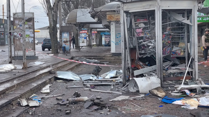 Новости Днепра про Россияне из РСЗО обстреляли Херсон: по меньшей мере 6 погибших