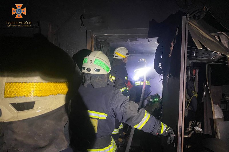 Новости Днепра про У Дніпрі горів двоповерховий будинок: 10 рятувальників гасили пожежу