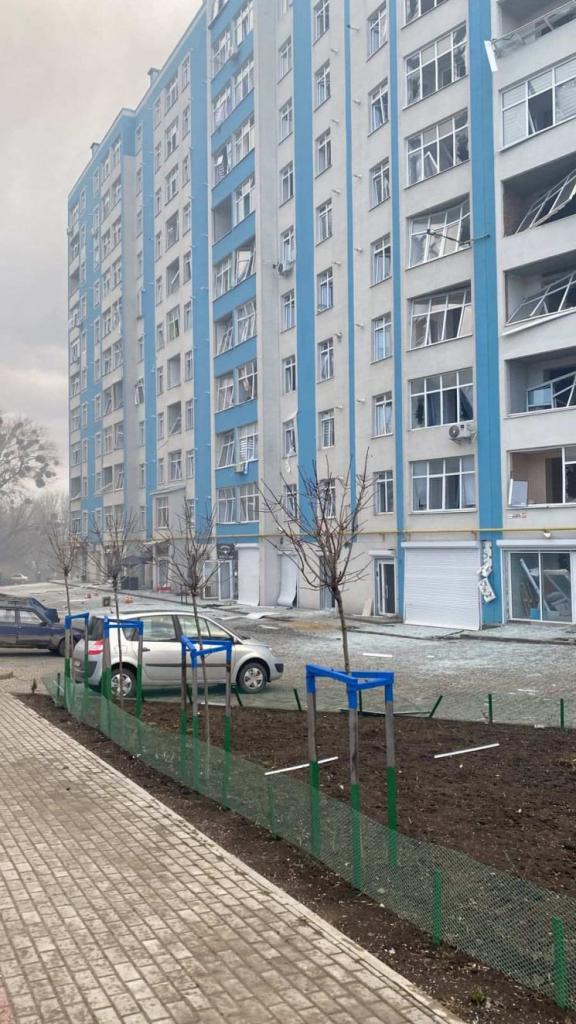 Новости Днепра про Є поранені: через нову ракетну атаку в Хмельницькому пошкоджено 3 школи та близько 10 житлових будинків