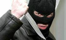 Вдягнув маску: у Дніпрі чоловік намагався пограбувати магазин