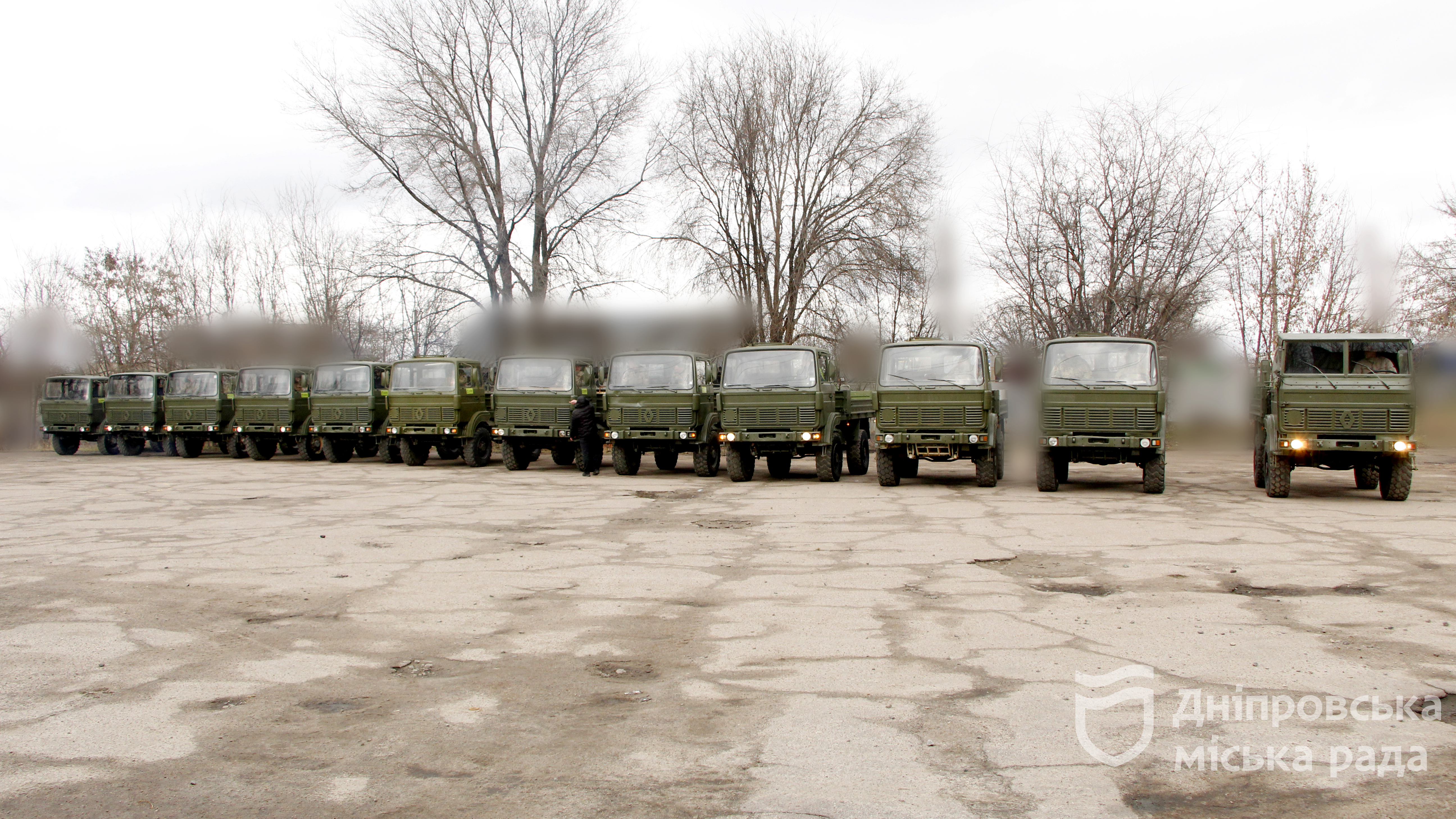 Новости Днепра про Днепр отправил ВСУ еще 12 грузовиков и уже готовит новую, втрое большую партию машин для фронта