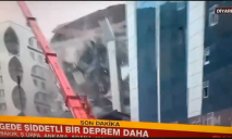Здание рухнуло в прямом эфире: в Турции произошло новое землетрясение