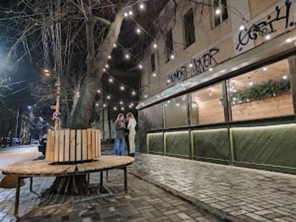 Новости Днепра про У центрі Дніпра продають відомий ресторан: з дискошаром та системою охолодження бокалів (ФОТО)